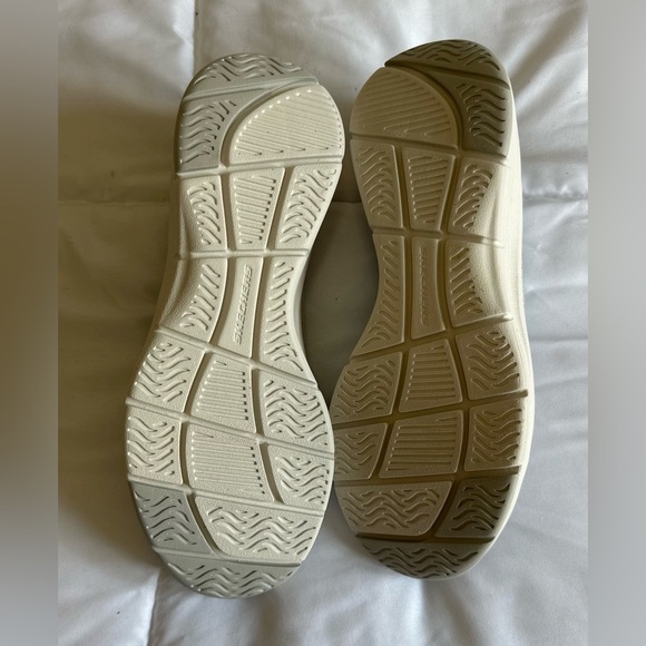 Like new Skechers Ladies Arch Comfort Slip On Walking Shoes Sz 9 - Picture 5 of 5